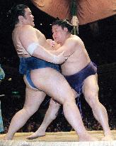Wakanohana still perfect at New Year sumo