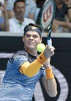 Raonic advances to Australian Open 4th round