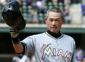 Ichiro Suzuki joins 3,000-hit club