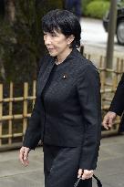 2 Cabinet ministers visit Yasukuni