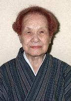 National treasure shamisen player Tsuruzawa dies at 103