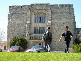 32 killed in shooting spree at Virginia Tech campus