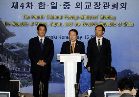 Japan, China, S. Korea discuss handling of S. Korean ship sinking