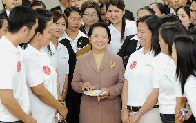 Philippine Pres. Arroyo meets nurse-candidates in Tokyo
