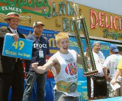 Japanese man wins N.Y. hot dog-eating title for 5th year in row