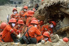 Deadly mudslides hit northwestern China