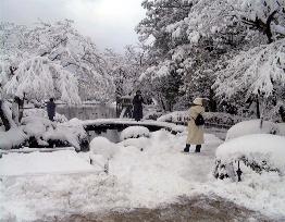 Snow covers Kenroku-en Park