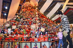 30,000 "hina" dolls displayed in Tokushima Pref.