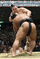 Harumafuji suffers 2nd loss at New Year sumo tournament