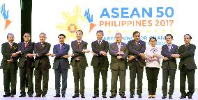 ASEAN foreign ministers seek common stance on S. China Sea