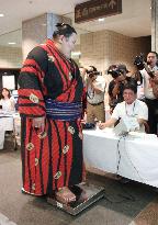 Sumo: Russian wrestler sets heaviest record