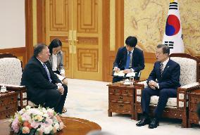 Moon meets Pompeo in Seoul