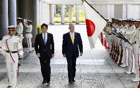 Japan, U.S. defense chiefs