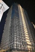 Arrest of woman for dumping trash off high-rise balcony