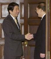 Chinese State Councillor Tang calls on ex-premier Abe