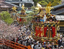 Takayama Festival begins in Gifu Pref.