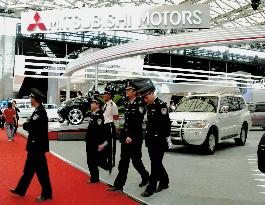 (1)China's auto show opens in Shanghai with enhanced security