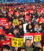 Opponents of South Korean president rally