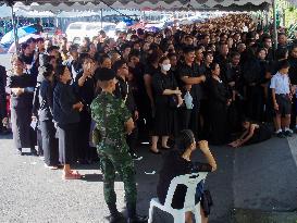 Mourners flock to palace to pay final respects to late King Bhumibol