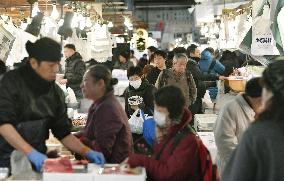 Shoppers at Tsukiji fish market