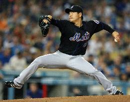 Kuroda outduels Takahashi in Dodgers' win over Mets