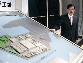 Sharp to build world's biggest LCD TV panel plant in Sakai