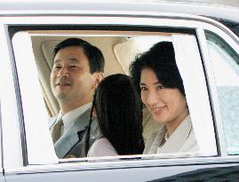 Crown prince greets emperor, empress ahead of trip to Holland