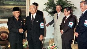 Japanese election observer team meets President Habibie