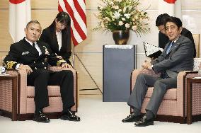 U.S. Pacific chief Harris talks with Japanese PM Abe