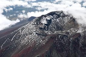 Fujiyoshida reports season's first snowfall on Mt. Fuji