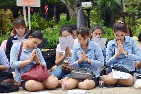 People pray for Thai king's recovery