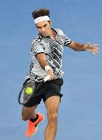 Federer advances to Australian Open semifinal