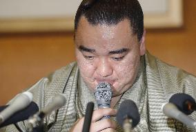 Sumo: Grand champion Harumafuji retires over drunken assault