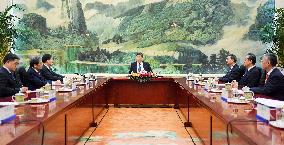 Xi meets S. Korean official who held talks with Kim Jong Un