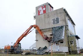 Dismantling of factory that survived 2011 tsunami