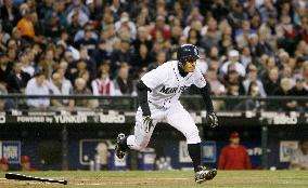 Mariners' Ichiro breaks Harimoto's career-hits record