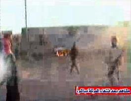(2)Iraqi militants show firefight scene on web video
