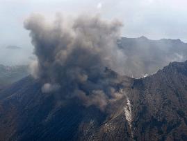 Sakurajima active again