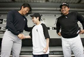 Japanese boy invited to Chicago-N.Y. baseball game