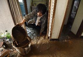 2 dead, 3 missing as typhoon batters Japan archipelago