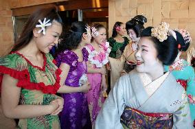 Kyoto geisha visit Fukushima