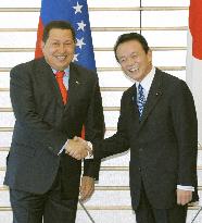 Aso meets with Venezuelan Pres. Chavez