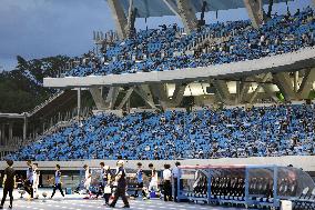 Football: Fans allowed into J-League stadiums