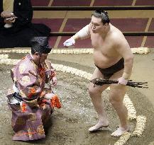 Sumo: July tourney begins, allows up to 2,500 fans a day