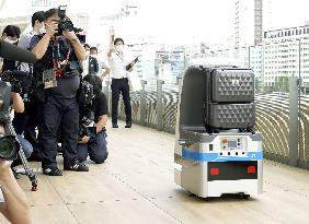 Robots being tested at new station in Tokyo