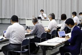 Osaka governor at anti-COVID-19 taskforce meeting