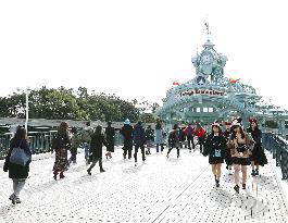 Tokyo Disney theme parks to close over coronavirus