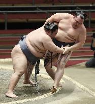 Sumo: Spring tournament without fans