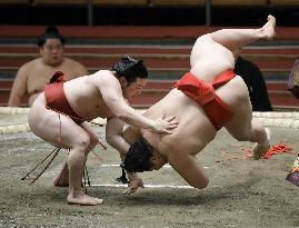 Sumo: Spring tournament without fans