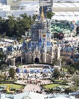 Tokyo Disney theme parks to close due to coronavirus